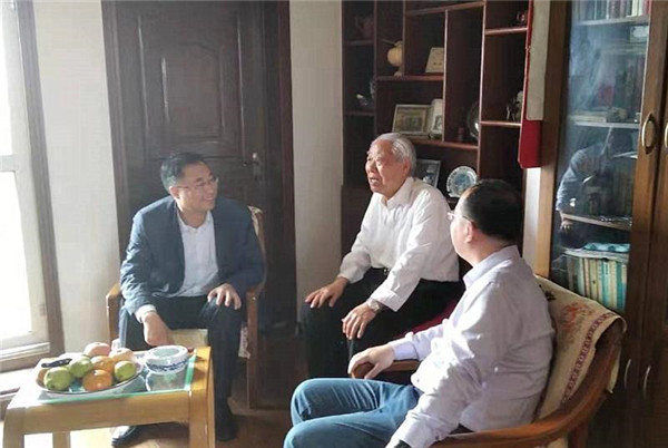 淮南潘集區(qū)主要領導同志深入基層走訪看望老干部