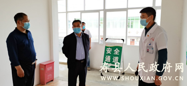 淮南壽縣縣委常委、副縣長閆明圣督導三覺鎮疫情防控工作