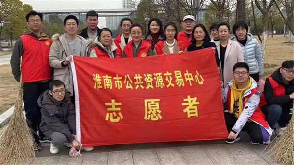 淮南：學雷鋒美環境 中心支部在行動