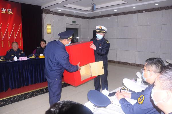 淮南市交通運輸綜合行政執法支隊第一次黨員大會勝利召開